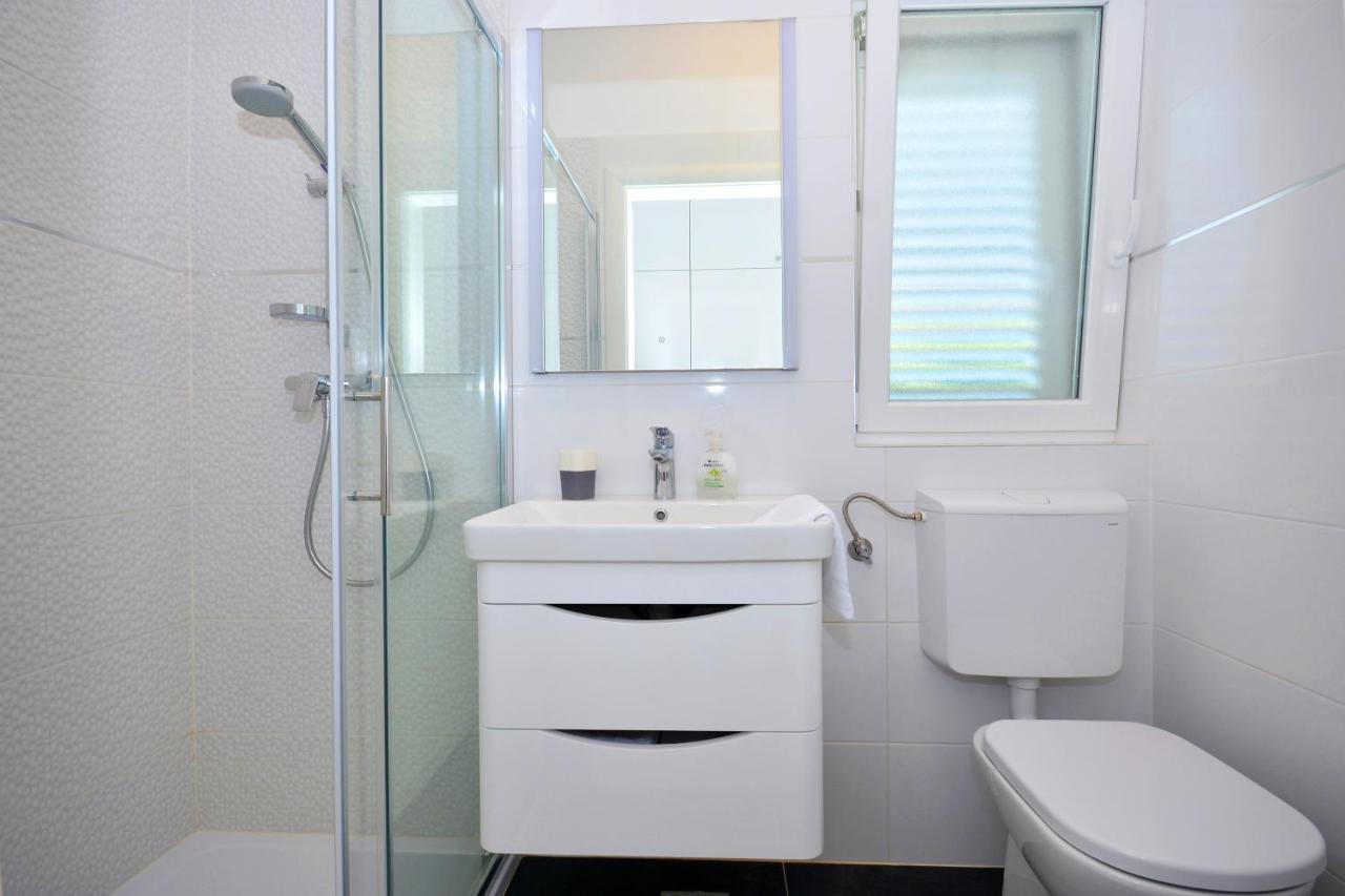 Seas The Day Apartments Podstrana Esterno foto
