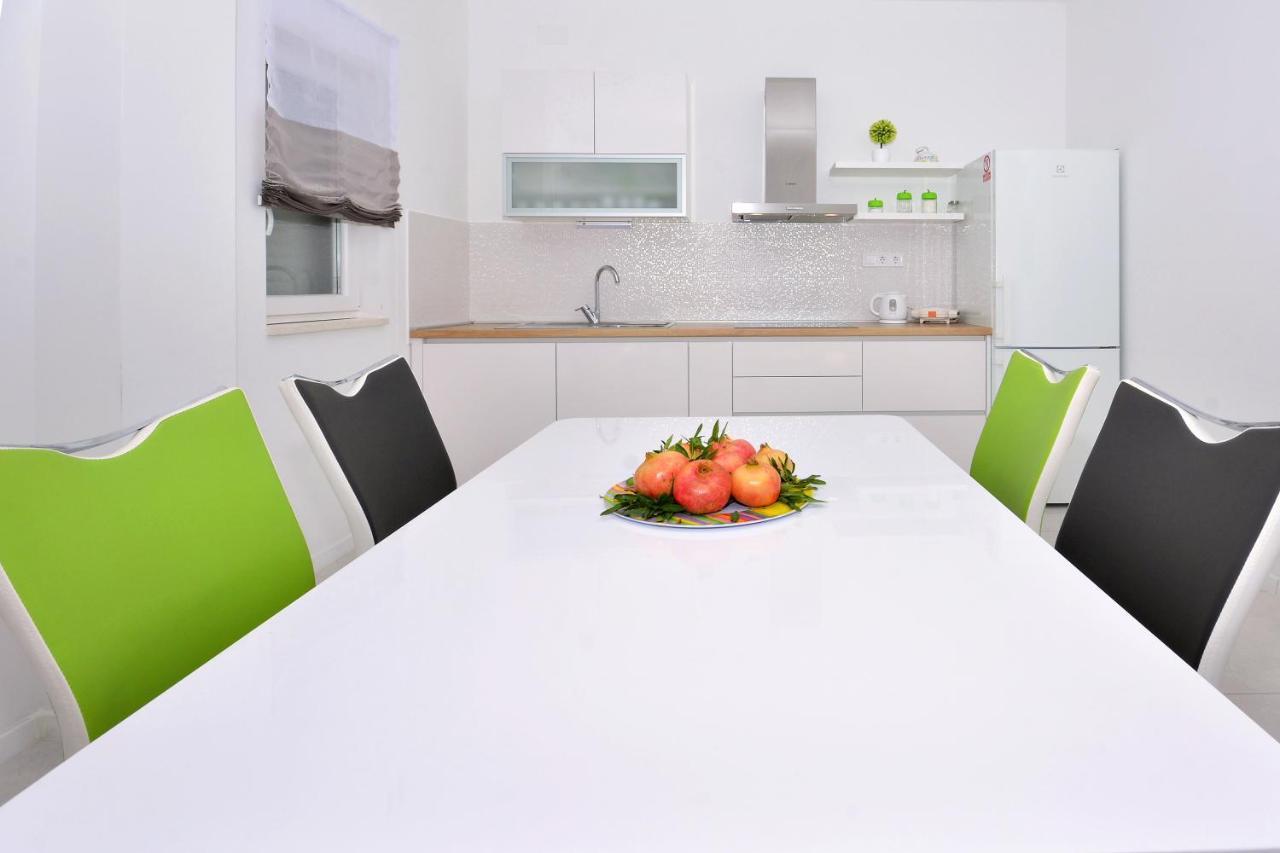 Seas The Day Apartments Podstrana Esterno foto