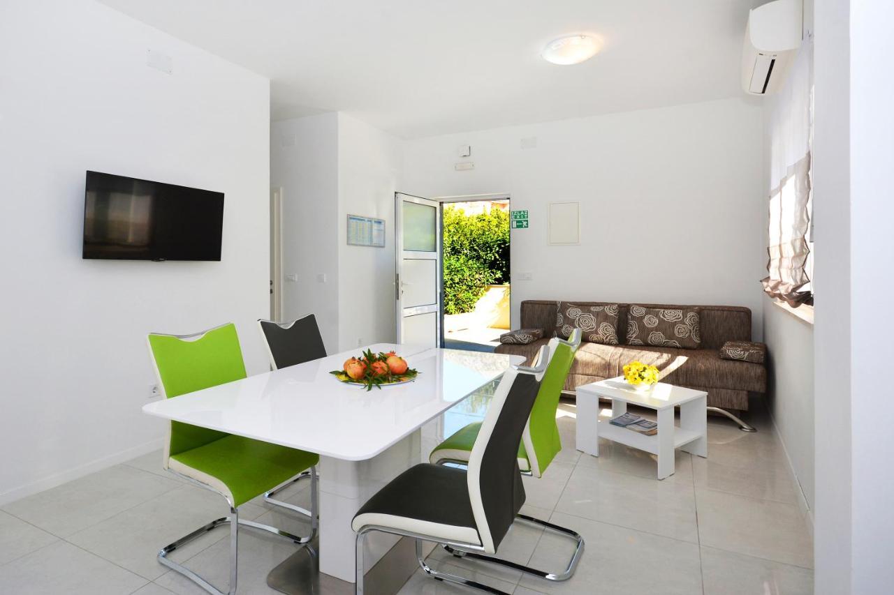 Seas The Day Apartments Podstrana Esterno foto