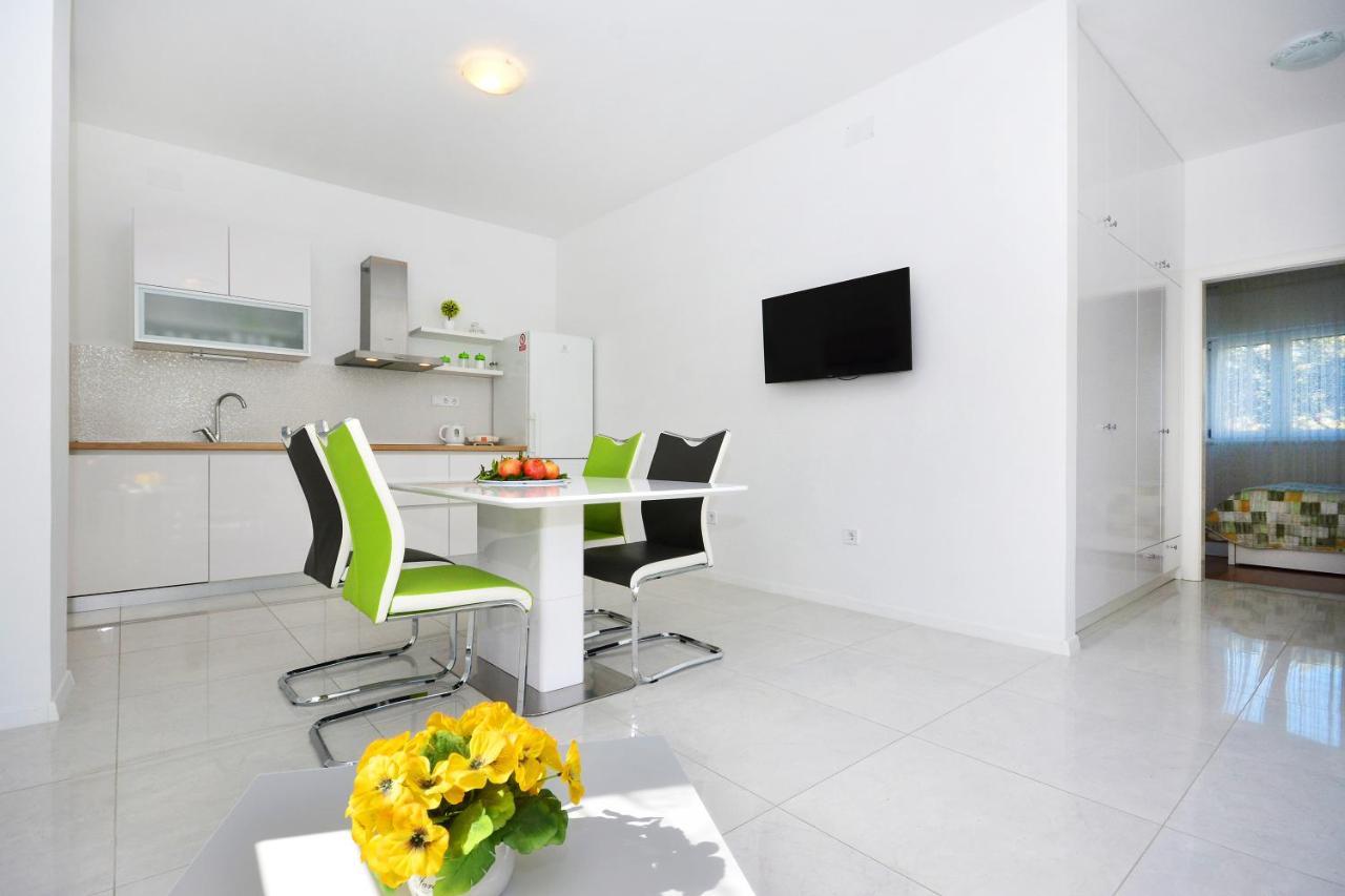 Seas The Day Apartments Podstrana Esterno foto