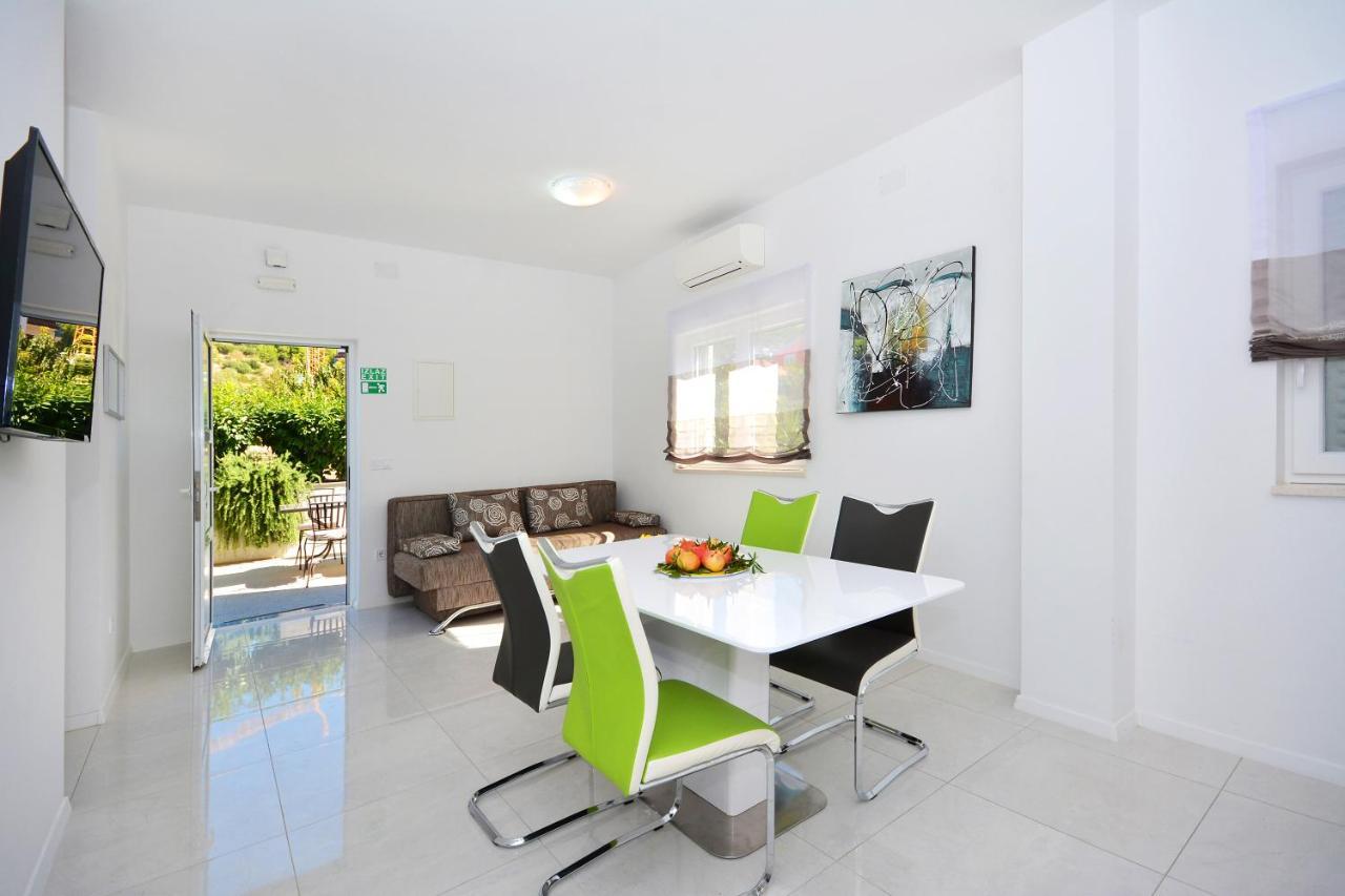 Seas The Day Apartments Podstrana Esterno foto
