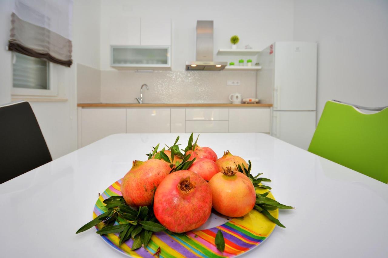 Seas The Day Apartments Podstrana Esterno foto