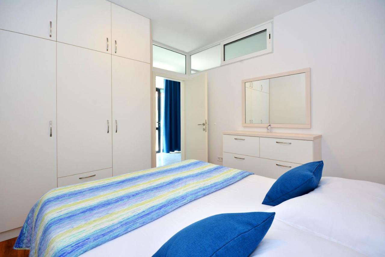 Seas The Day Apartments Podstrana Esterno foto