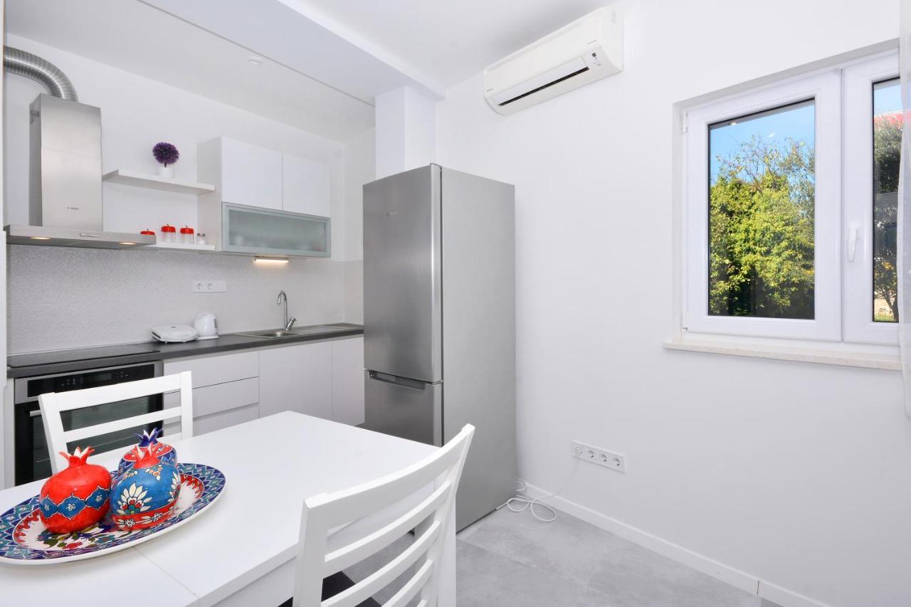 Seas The Day Apartments Podstrana Esterno foto