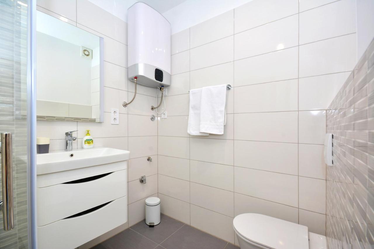 Seas The Day Apartments Podstrana Esterno foto