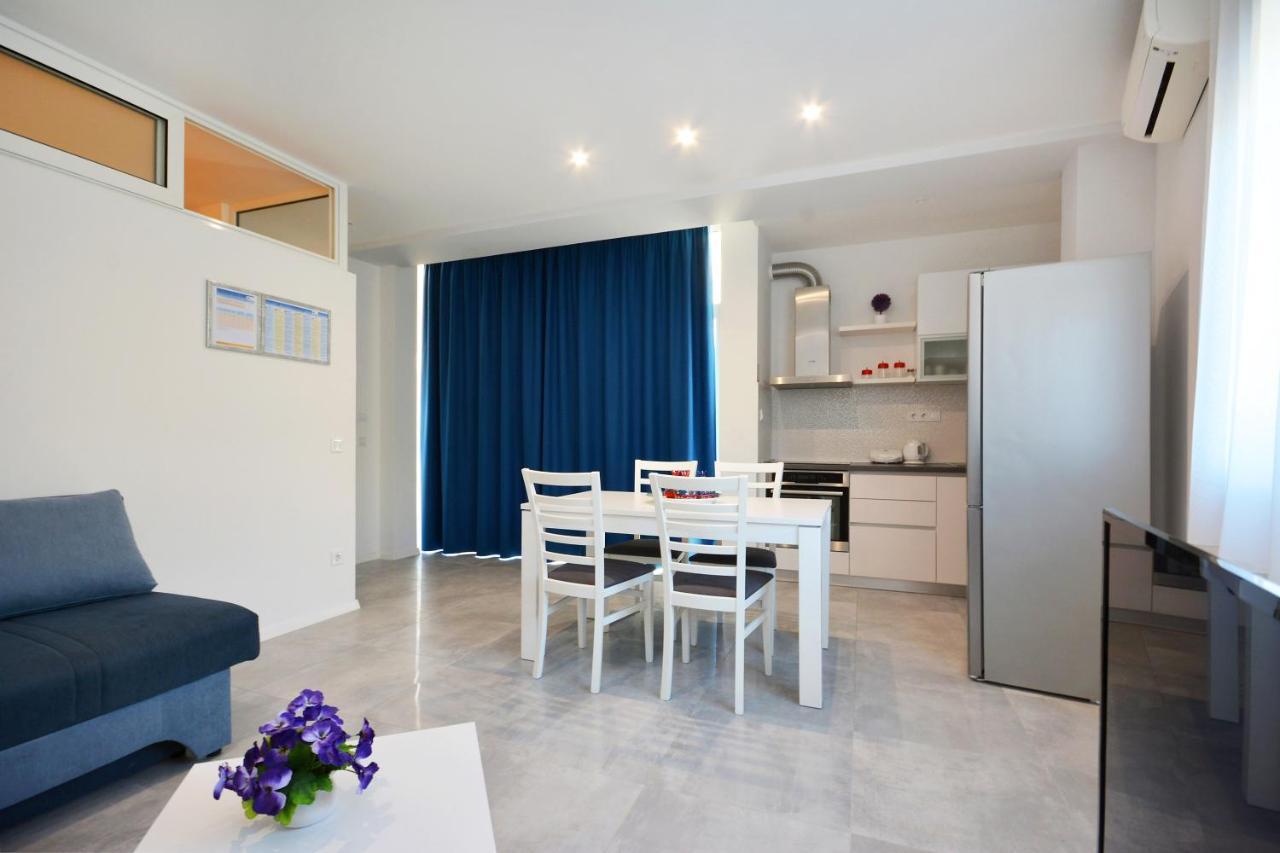 Seas The Day Apartments Podstrana Esterno foto
