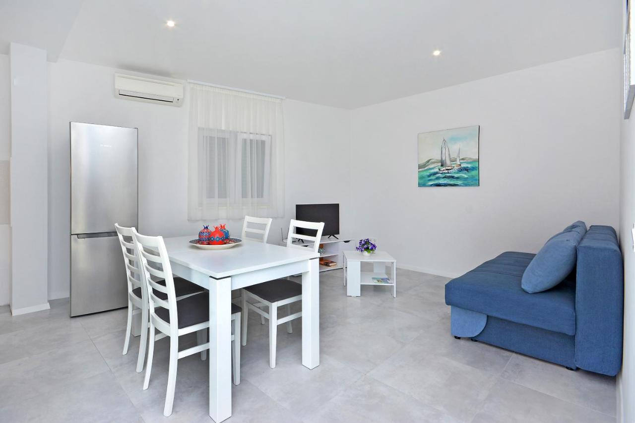 Seas The Day Apartments Podstrana Esterno foto