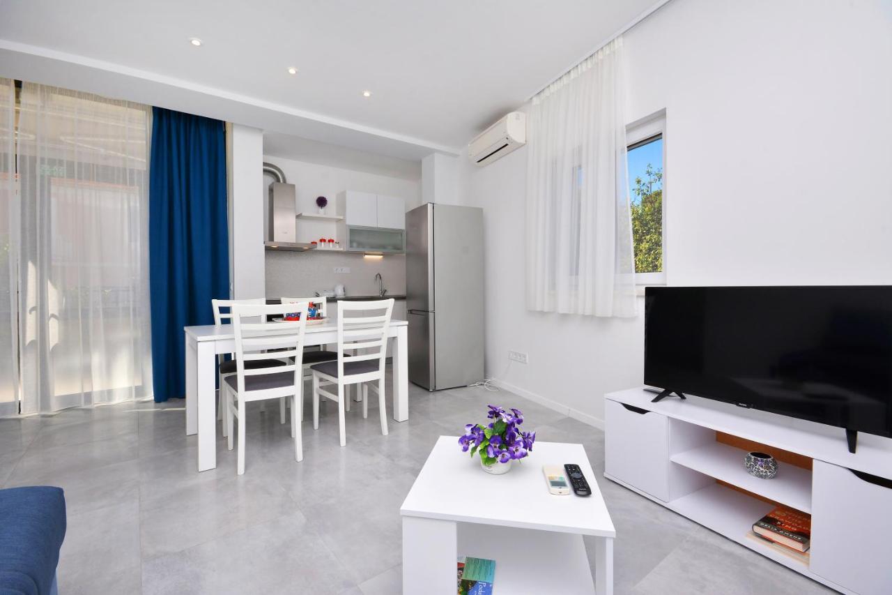 Seas The Day Apartments Podstrana Esterno foto